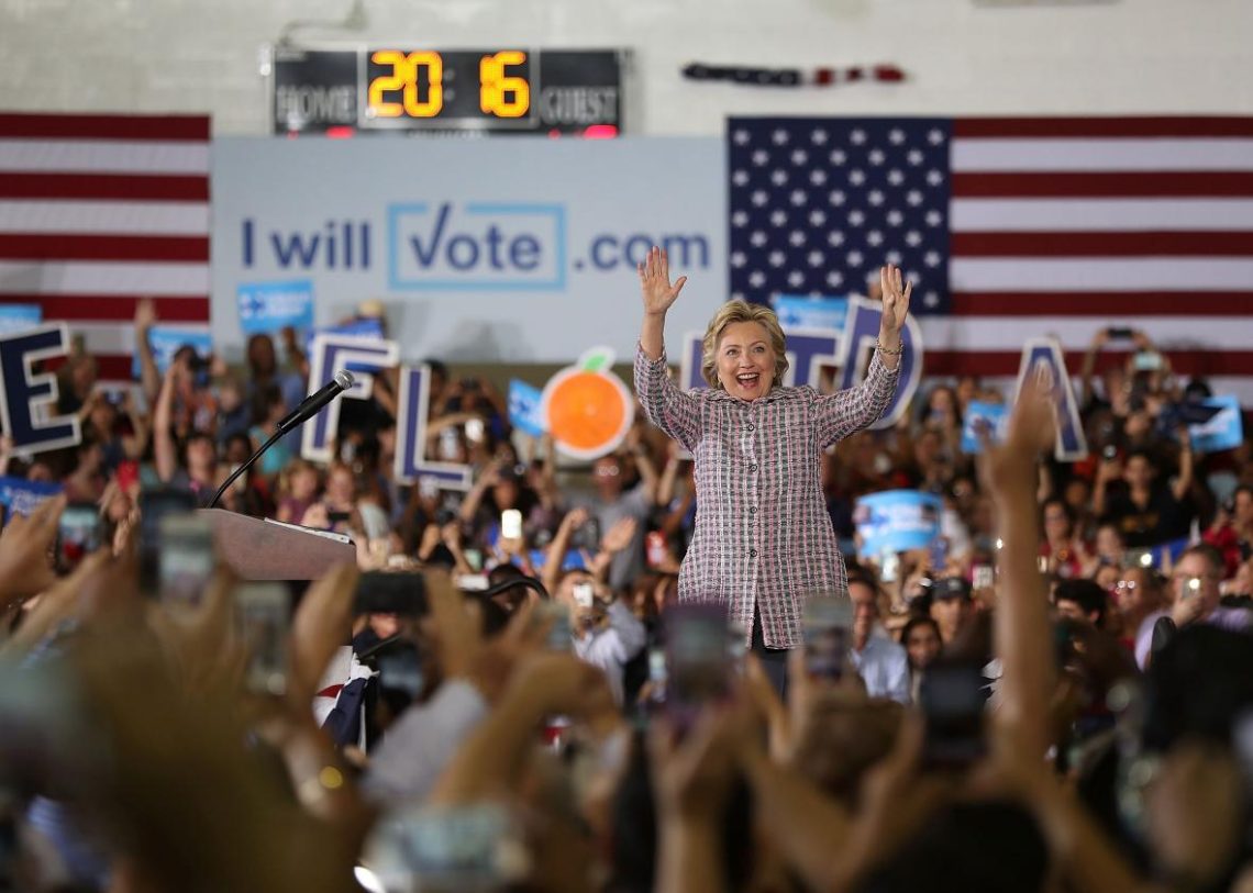hillary-clinton-hurricane-matthew-publicity-stunt-2016