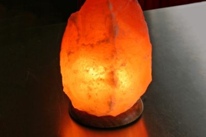 himalayan salt lamp photo credit - ethical ocean com 2017