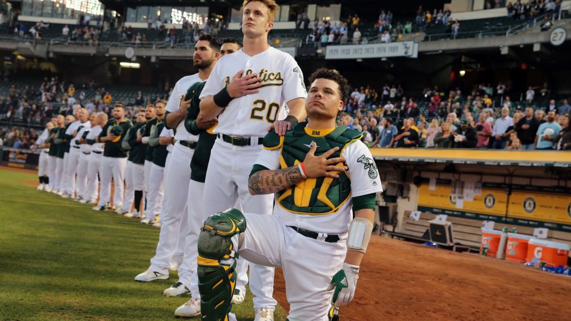 bruce-maxwell-mlb-takeaknee-photocredit-yardbarker-com