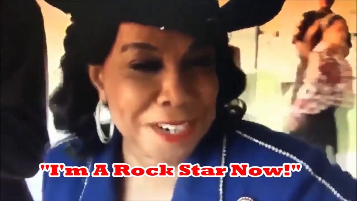 gold-star-widow-imarockstarnow-photocredit-youtube-com