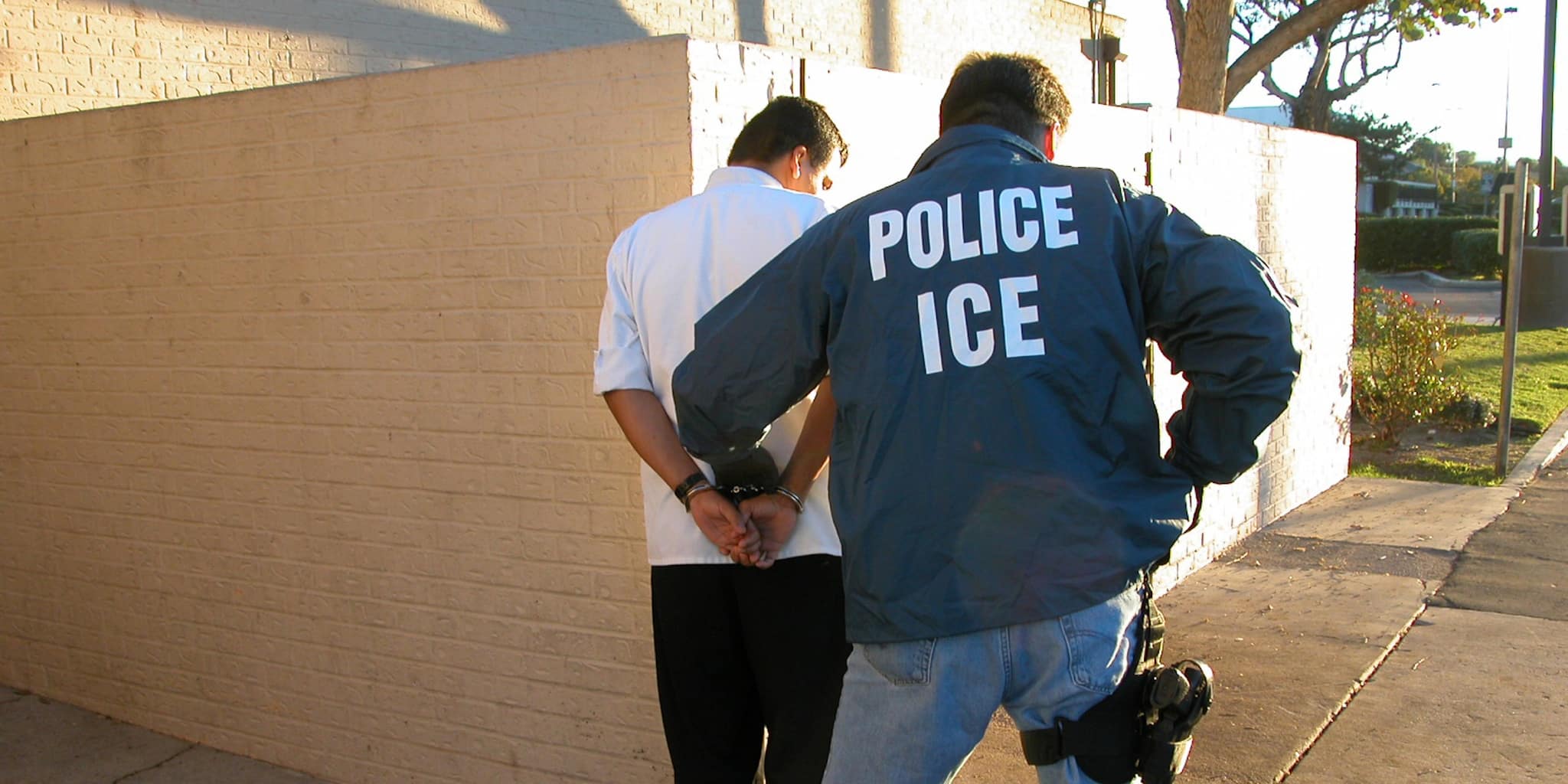 police-ice-trump-immigration-photocredit-dailydot-com
