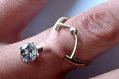 finger-piercing--1-_GH_content_850px-photocredit-cultura-collective