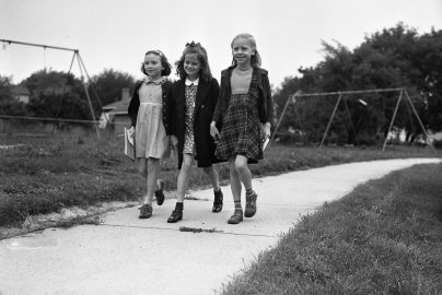 Mack Students Walking On The First Day Of School, September 1940 / IMAGE CREDIT: aadl.org
