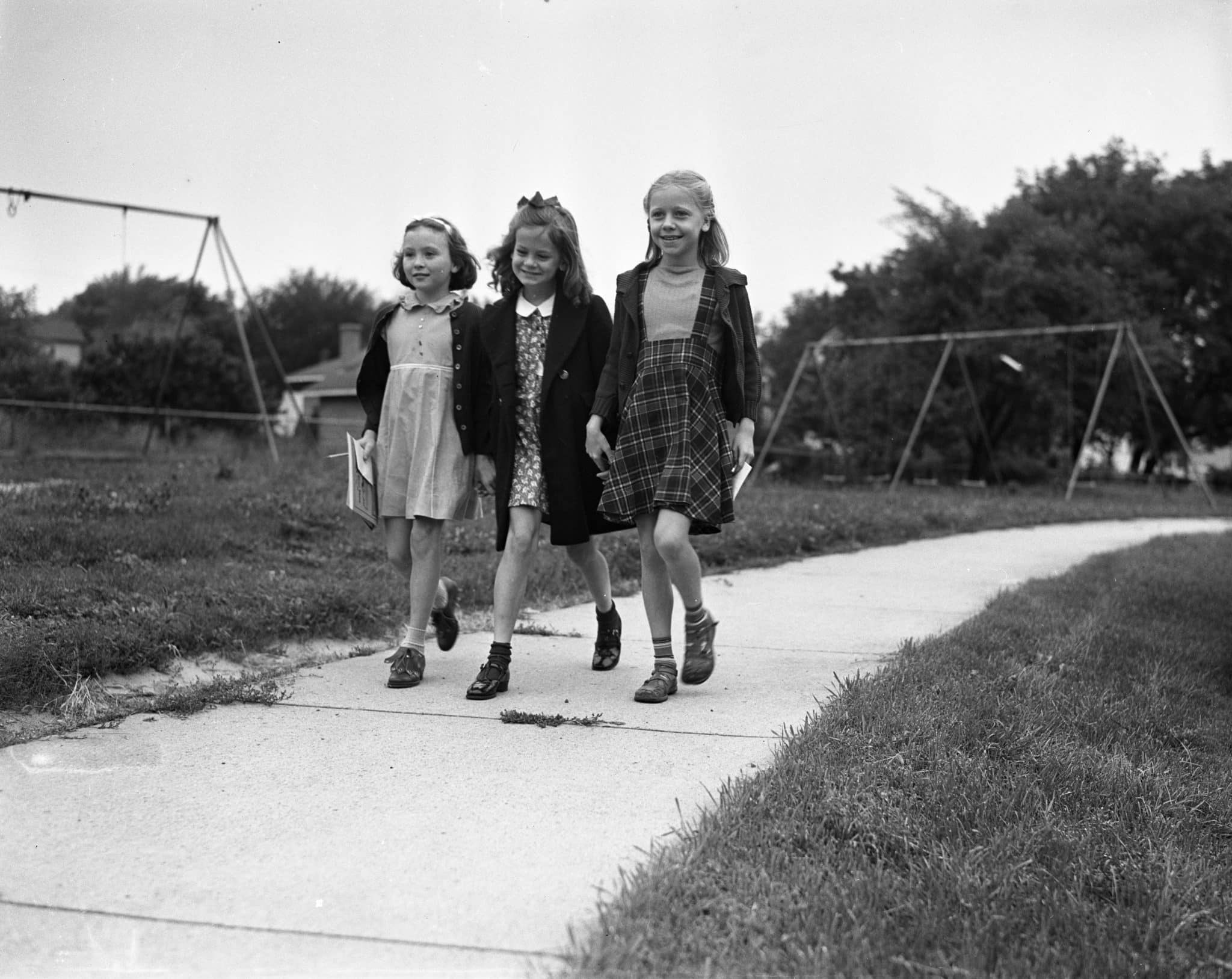 Mack Students Walking On The First Day Of School, September 1940 / IMAGE CREDIT: aadl.org