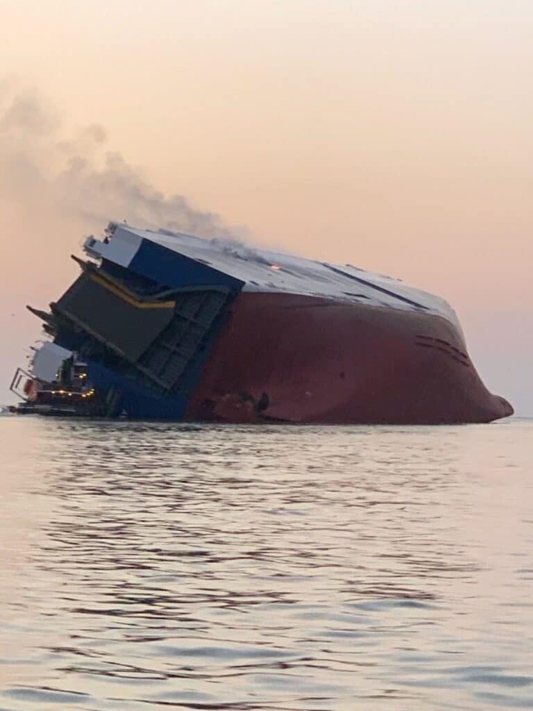 capsized-ship-golden-ray-brunswick-ga-usa-us-coast-guard-photo-official-sunday
