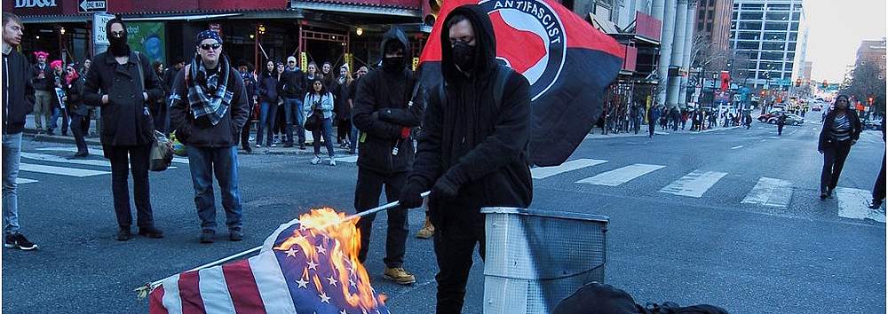 antifa-burn-us-flag-weltwoche-ch-2020-truth