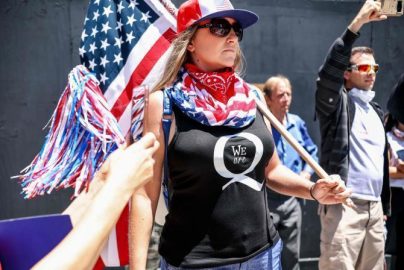 woman-flag-q-movement-zerohedge-com-2020-truth