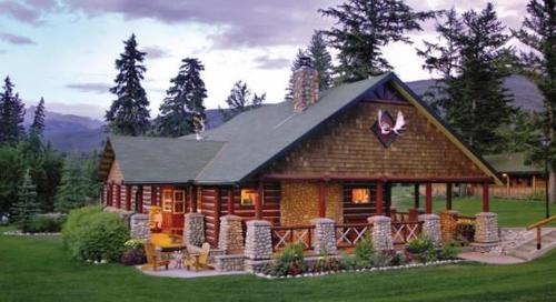 A Mystery Guest Just Booked All 446 Rooms At An Iconic Canadian Lodge For 65 Days