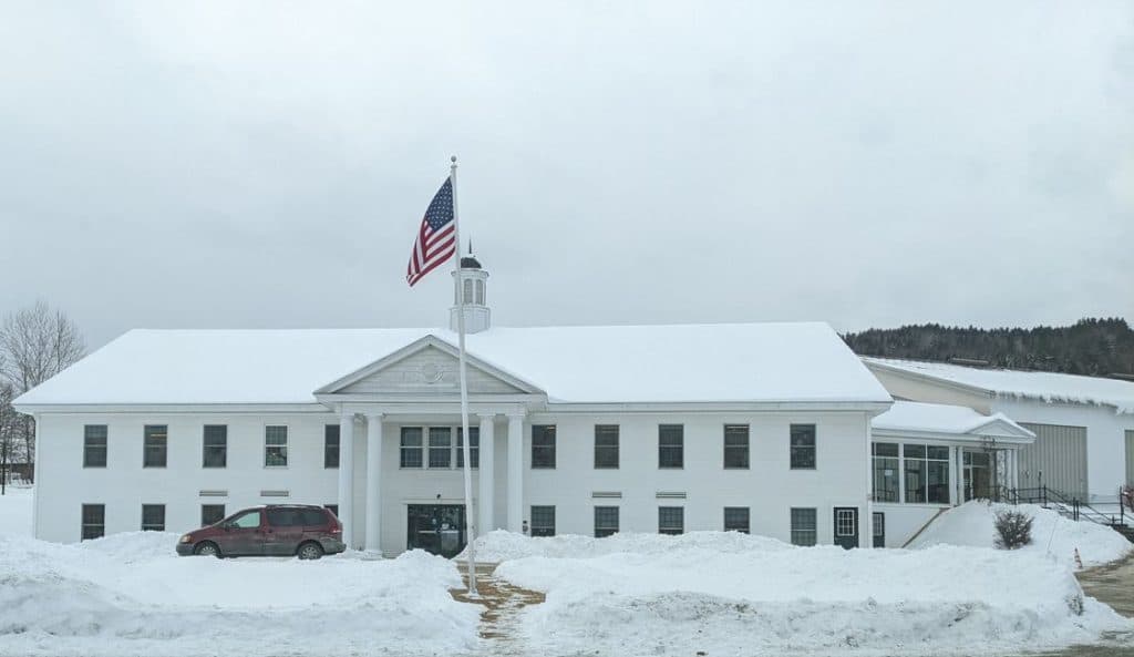 mid-vermont-christian-school-privateschoolreview-com-2023-truth-white-building-usa-flag